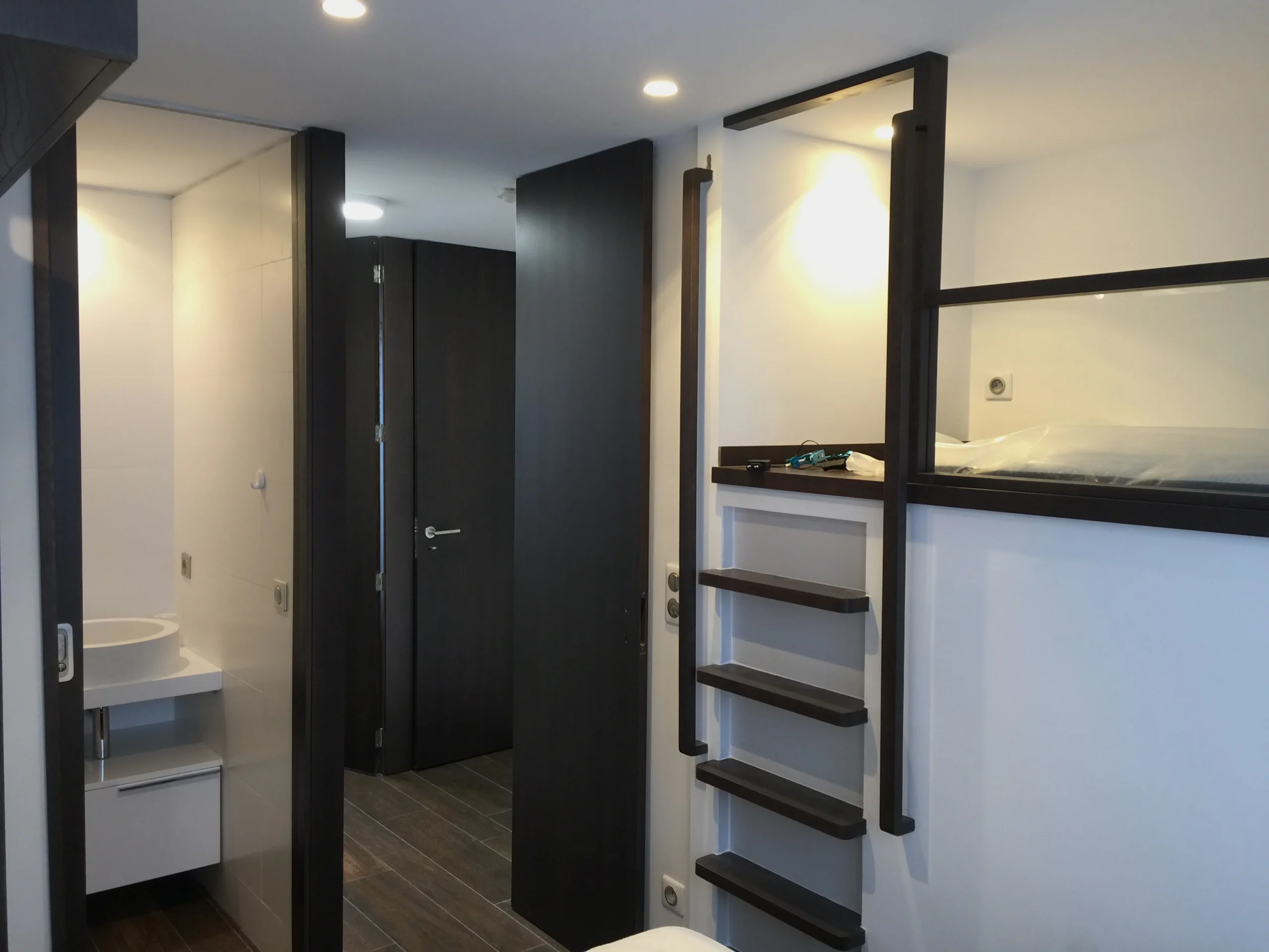 Chambre optimisation de l'espace agencement par un architecte d'intérieur (location saisonnière)
