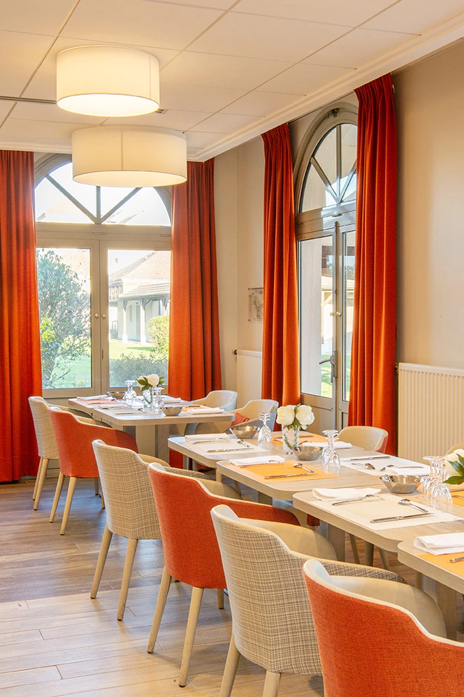 vue salle de restaurant réaménagé par un architecte d'intérieur