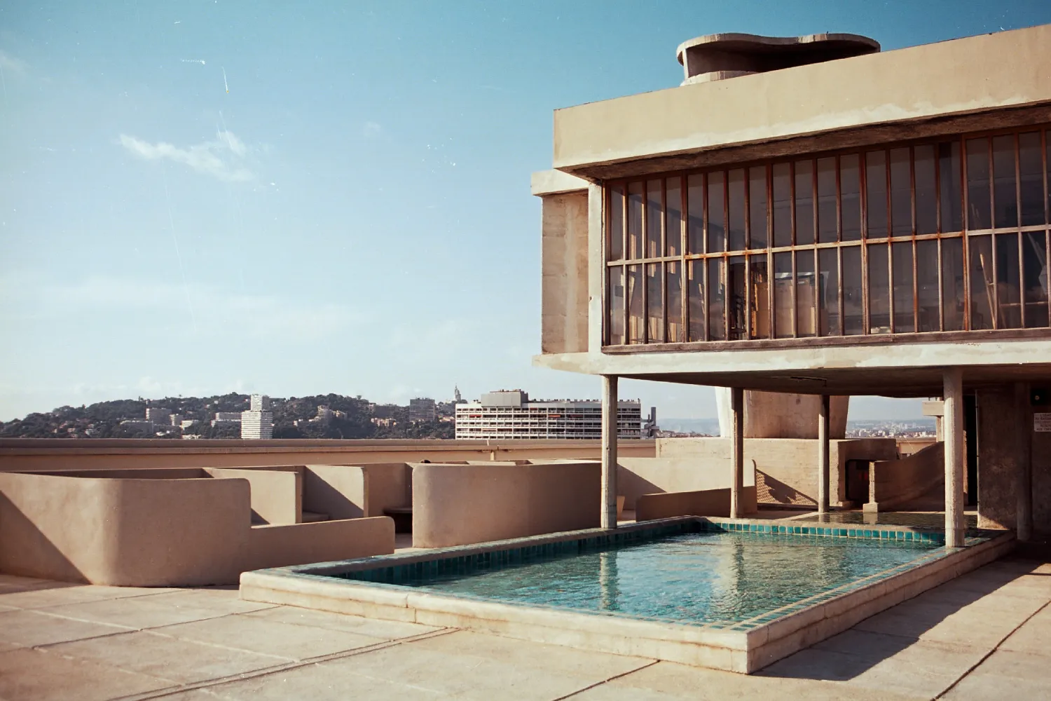 Toit de la cité radieuse du corbusier à Marseille