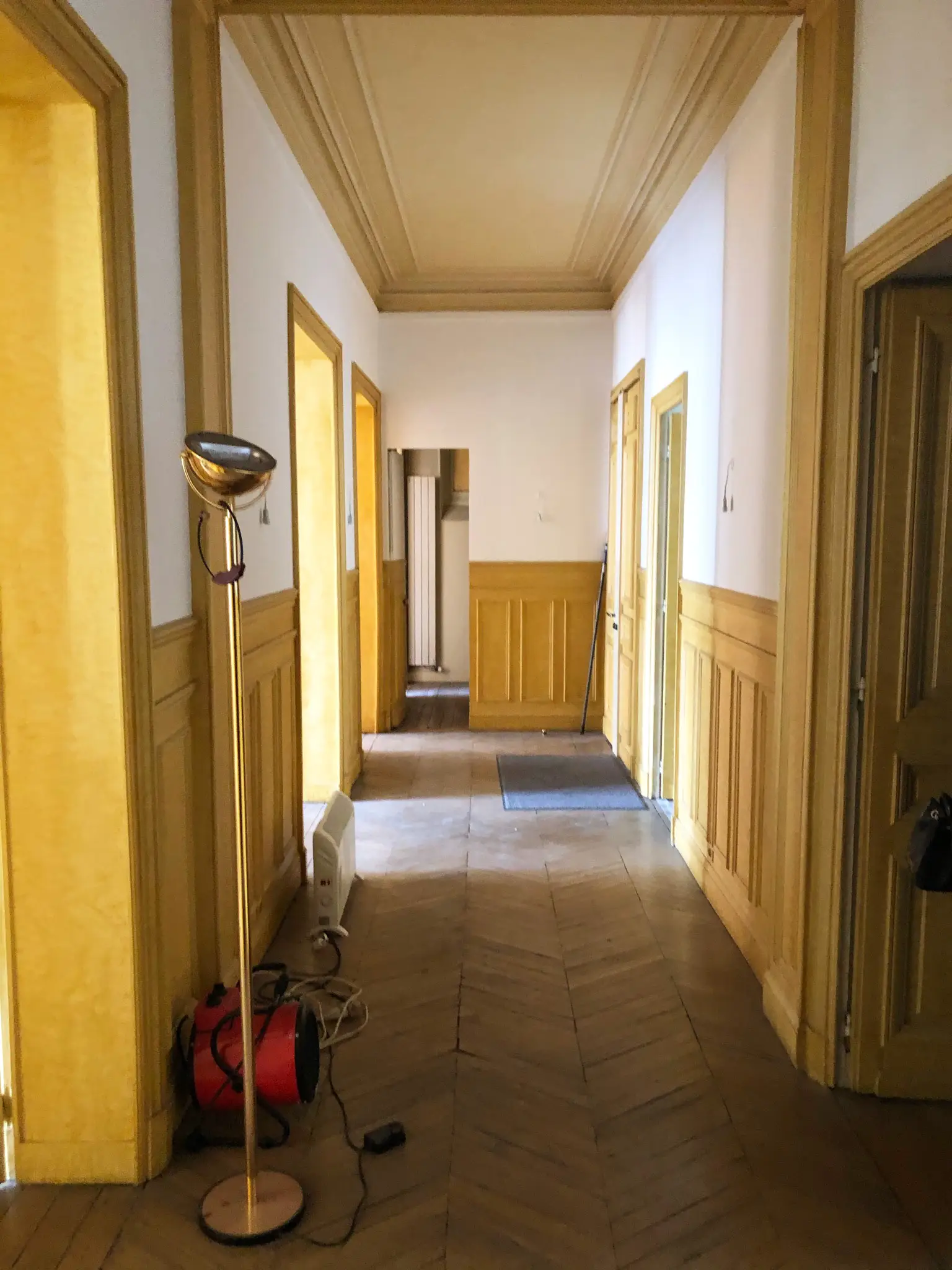 Couloir appartement haussmannien ancien avant réhabilitation Mickael Gondran