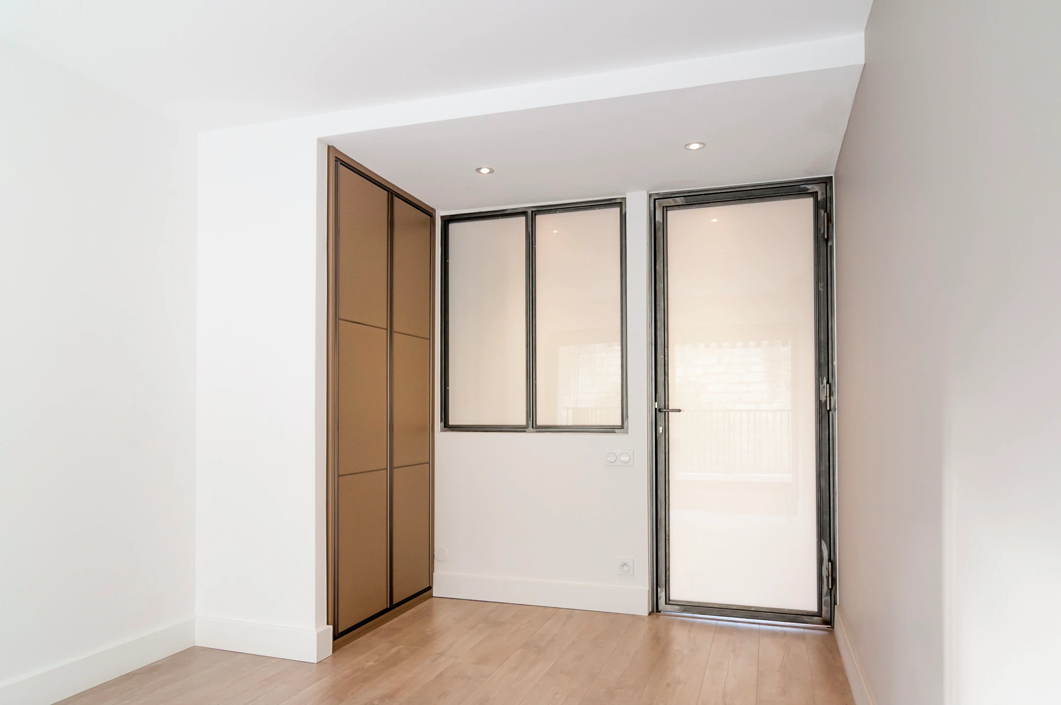 Chambre aménagé par un architecte d'intérieur style contemporain